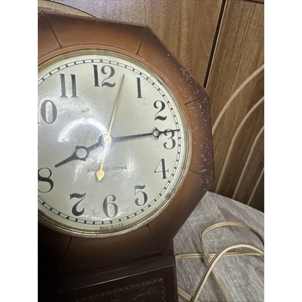 Spartus Vintage Wall Clock Electric 9